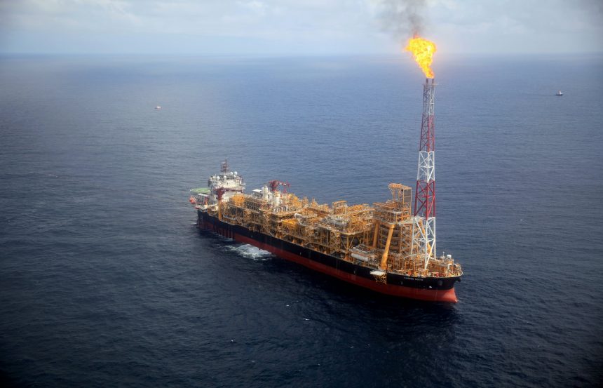 la-opep-acuerda-otro-modesto-aumento-de-la-produccion-de-crudo-de-137.000-barriles-diarios-en-noviembre