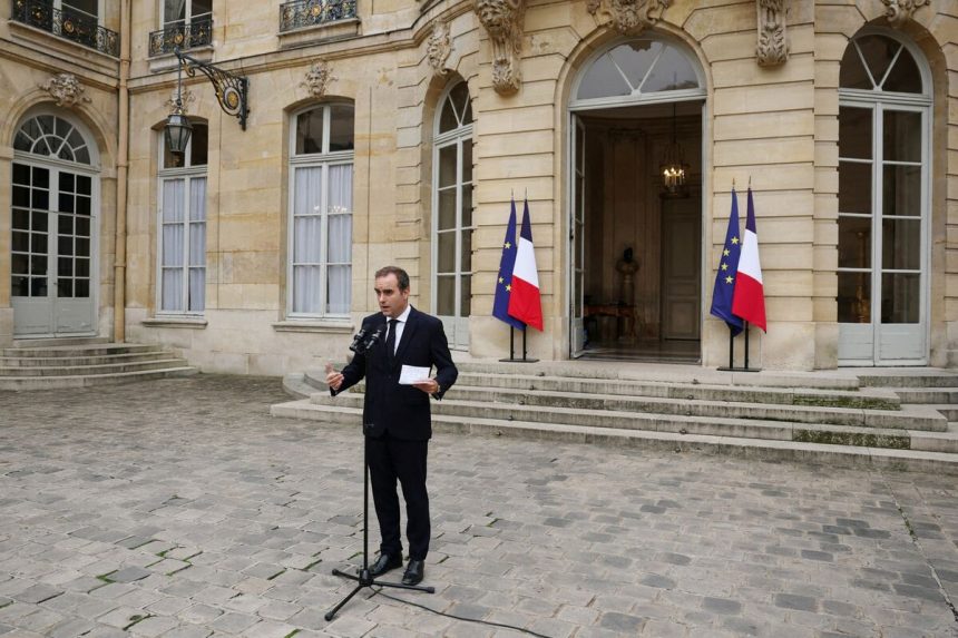 el-primer-ministro-frances-renuncia-despues-de-que-el-gabinete-de-macron-gamble-backfires
