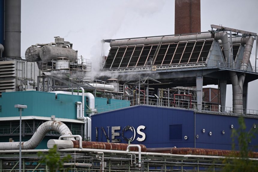 el-gigante-europeo-de-productos-quimicos,-ineos,-planea-reducir-la-produccion-en-alemania