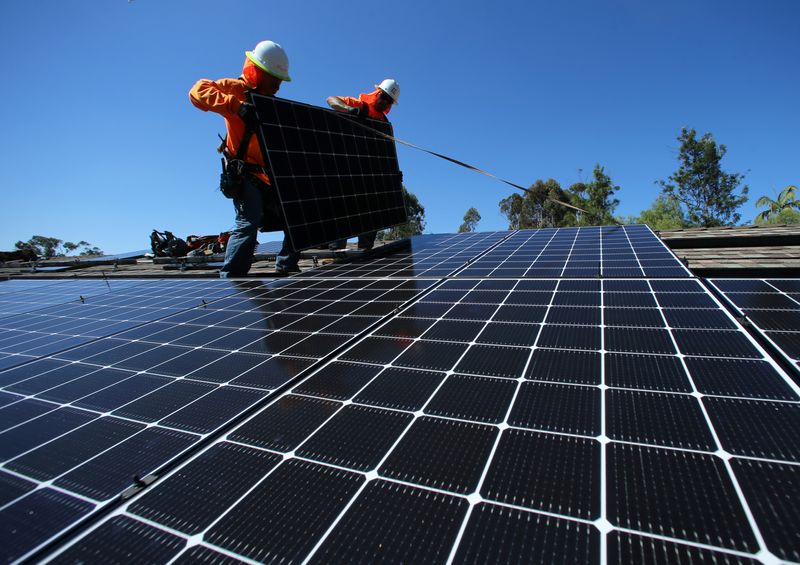 los-grupos-solares-demandan-a-la-administracion-de-trump-por-la-cancelacion-de-$-7-mil-millones-en-subvenciones