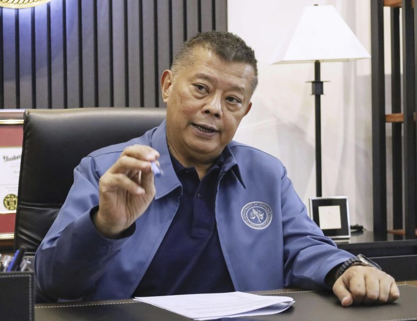 marcos-taps-ally-de-filipinas-como-cabeza-de-perro-guardian-anti-injerto