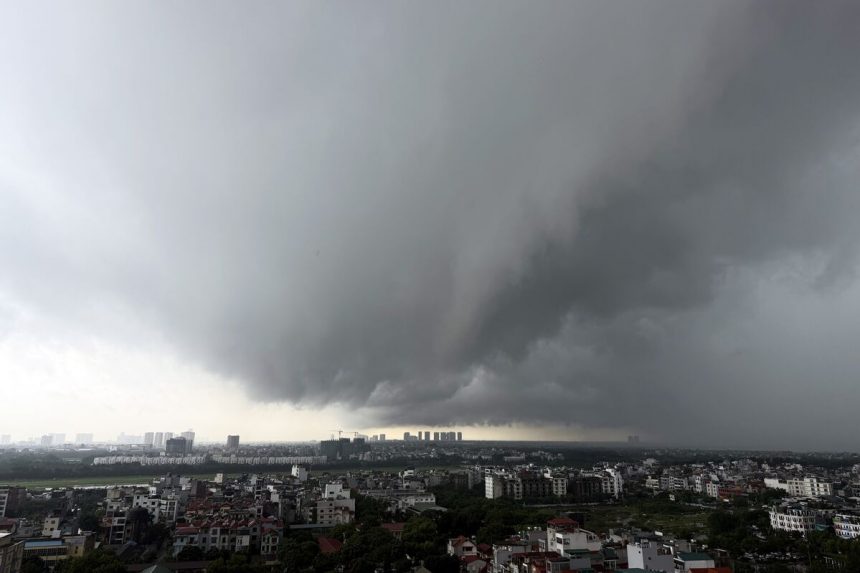 capital-de-vietnam-bajo-el-agua-nuevamente-despues-de-que-storm-matmo-se-extiende