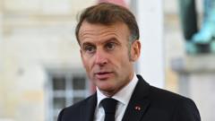 macron-deberia-llamar-a-los-primeros-votos-presidenciales,-dice-su-primer-primer-ministro
