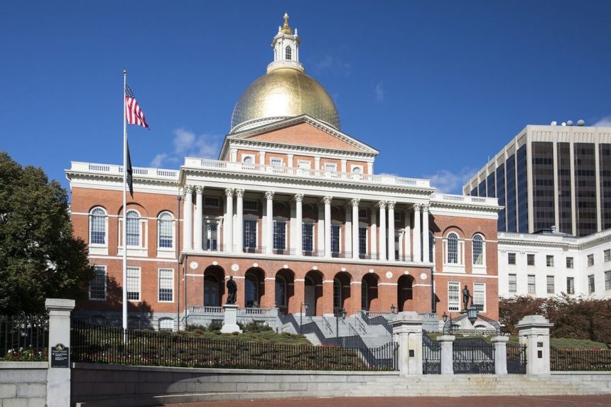 esfuerzo-de-massachusetts-para-compensar-la-investigacion-de-trump-corta-los-puestos