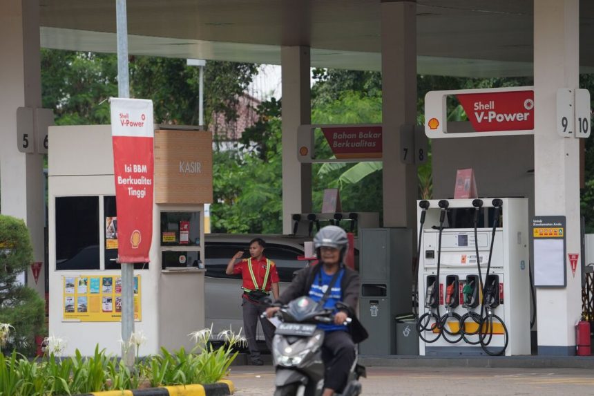 las-estaciones-de-gasolina-en-indonesia-se-secan-en-escasez-de-suministro