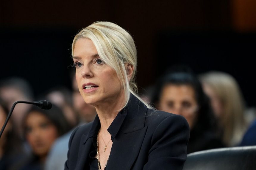 el-fiscal-general-de-los-estados-unidos-defiende-los-movimientos-de-trump-en-chicago-durante-la-tensa-audiencia-del-senado