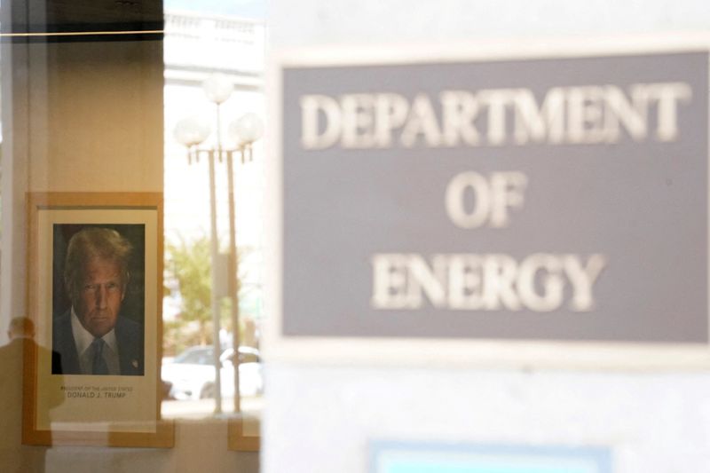la-administracion-trump-considera-un-recorte-adicional-de-12.000-millones-de-dolares-en-la-financiacion-de-la-energia-limpia