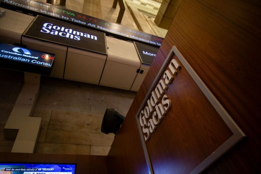 goldman-sondea-a-los-compradores-para-un-prestamo-derivado-de-versant-de-2.100-millones-de-dolares