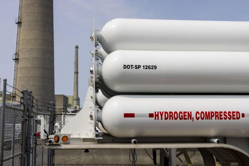 la-administracion-de-trump-mira-$-12-mil-millones-en-recortes-de-proyectos-de-nuevos-energia