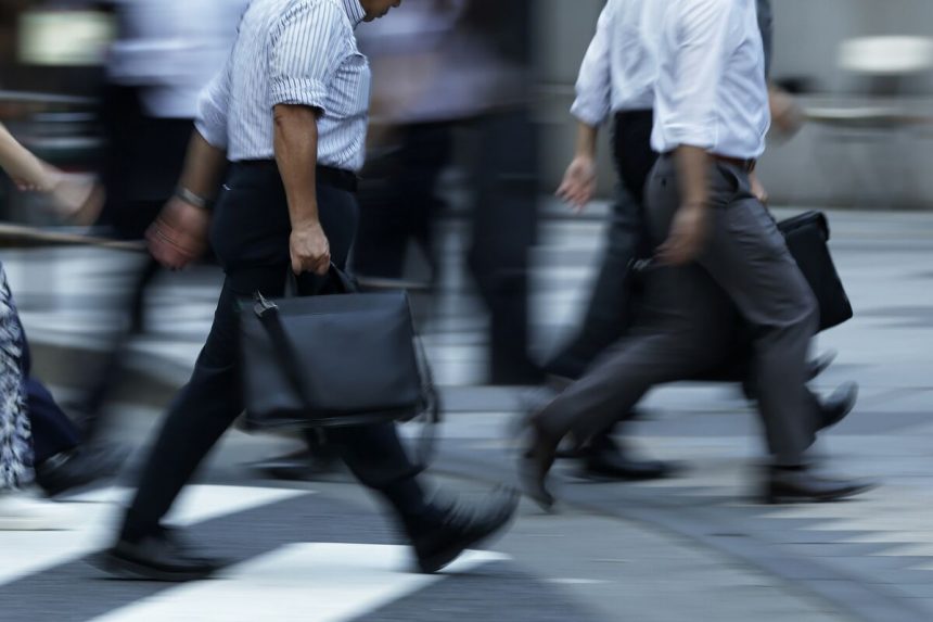 el-crecimiento-salarial-de-japon-se-ralentiza,-subrayando-el-desafio-para-takaichi