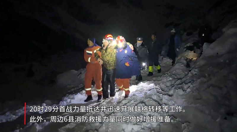 todos-los-excursionistas-del-everest-stranded-evacuados-del-valle-tibetano-remoto