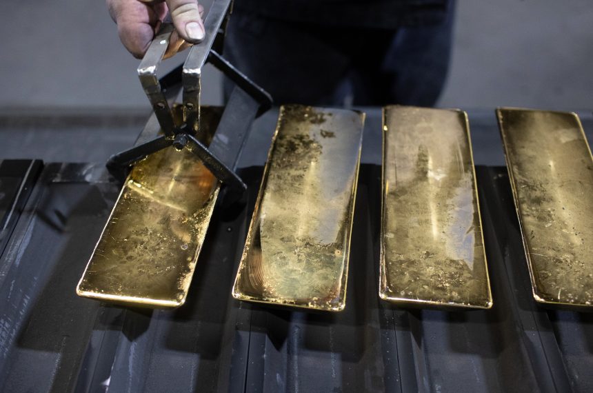 el-oro-no-tiene-techo-ni-rival-y-roza-los-4.000-dolares:-institucionales-y-especuladores-tambien-se-suman-al-rally