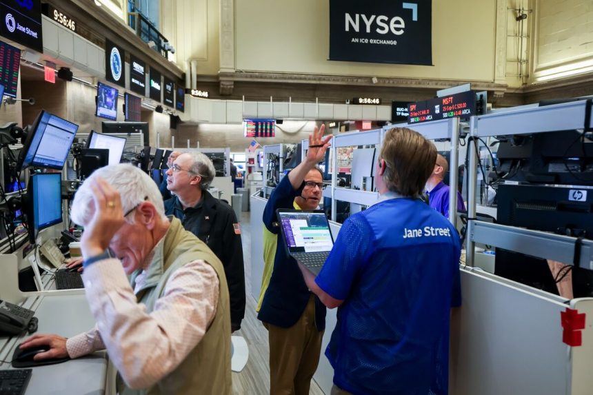 las-acciones-de-los-estados-unidos-se-desvanecen-mas-a-medida-que-los-comerciantes-miran-hacia-adelante-hasta-los-minutos-de-la-fed
