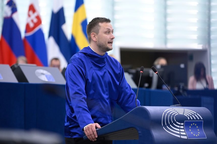 el-primer-ministro-de-groenlandia-le-pide-ayuda-a-la-ue-para-asegurar-enlaces-digitales,-amenazas-de-bloqueo
