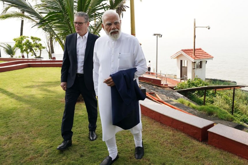 starmer-y-modi-se-reunen-en-mumbai-para-profundizar-los-lazos-comerciales-y-empresariales