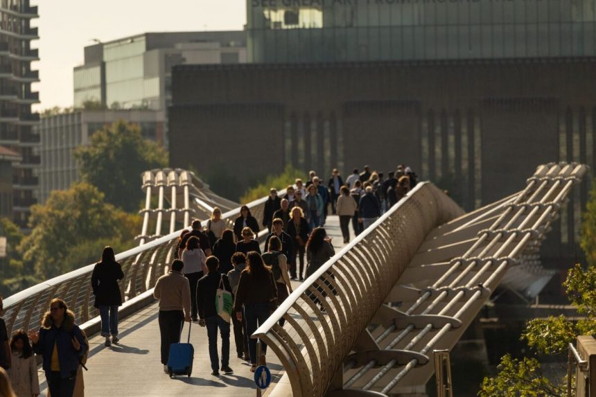 la-reforma-de-las-prestaciones-por-desempleo-en-el-reino-unido-ahorraria-3.000-millones-de-libras-esterlinas,-segun-ifs