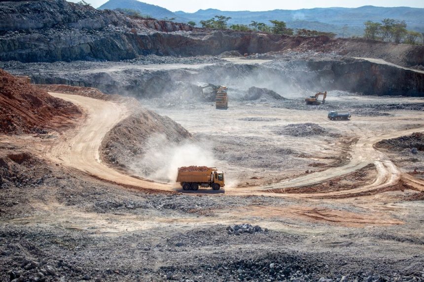 zimbabwe-impulsa-el-procesamiento-de-minerales-mientras-apunta-a-la-corrupcion