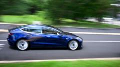 tesla-investigado-por-coches-autonomos-en-el-lado-equivocado-de-la-carretera