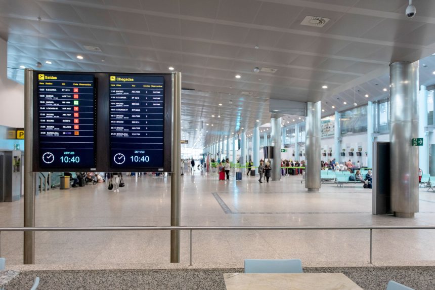 sumar-denuncia-a-iberia,-ryanair,-easyjet-y-vueling-ante-la-aesa-por-subir-el-precio-de-los-vuelos-durante-los-incendios-en-galicia