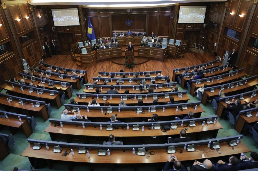 el-parlamento-de-kosovo-avanza-para-poner-fin-al-estancamiento-mientras-la-lista-serbia-clama-falta