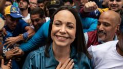 mientras-el-premio-nobel-es-para-la-lider-de-la-oposicion-venezolana,-¿hasta-donde-llegaria-trump-para-ayudarla?