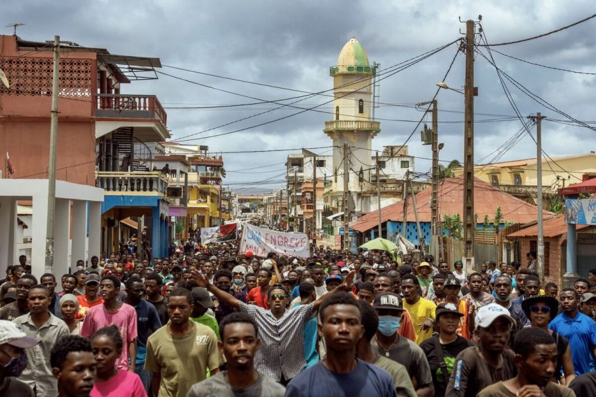 una-faccion-del-ejercito-declara-su-apoyo-a-los-manifestantes-de-la-generacion-z-en-madagascar