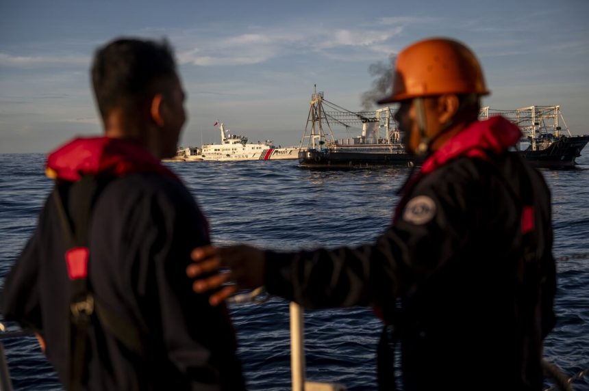 filipinas-dice-que-un-barco-chino-choco-contra-un-barco-gubernamental-en-el-mar