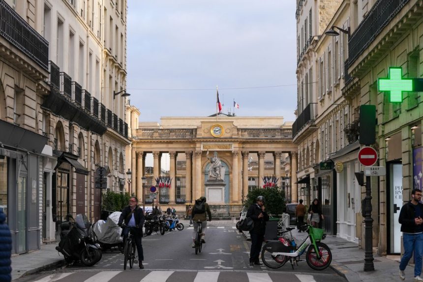 la-prima-politica-esta-castigando-los-vinculos-desde-paris-hasta-tokio