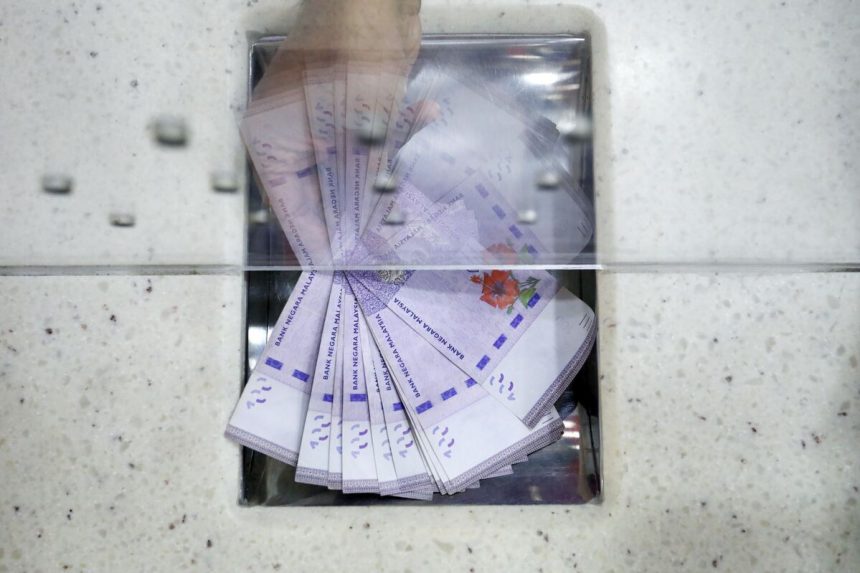 malasia-ve-que-el-ringgit-va-camino-de-fortalecerse-por-debajo-de-4-por-dolar