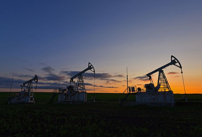 el-petroleo-se-recupera-un-1%-tras-fuertes-perdidas-por-las-tensiones-entre-estados-unidos-y-china