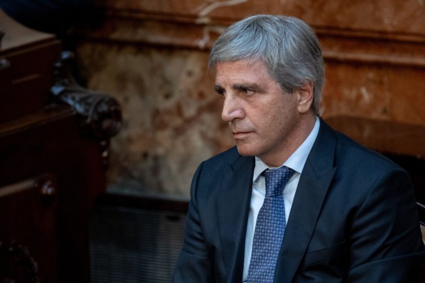 jefe-de-economia-de-argentina-dice-que-estados-unidos-esta-dispuesto-a-seguir-comprando-pesos