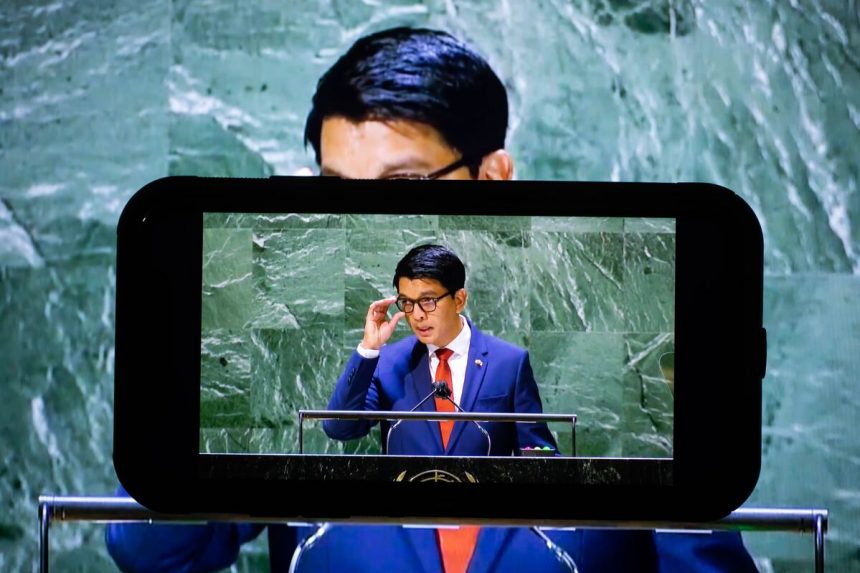 el-presidente-de-madagascar-abandona-el-pais-tras-las-protestas,-dice-rfi