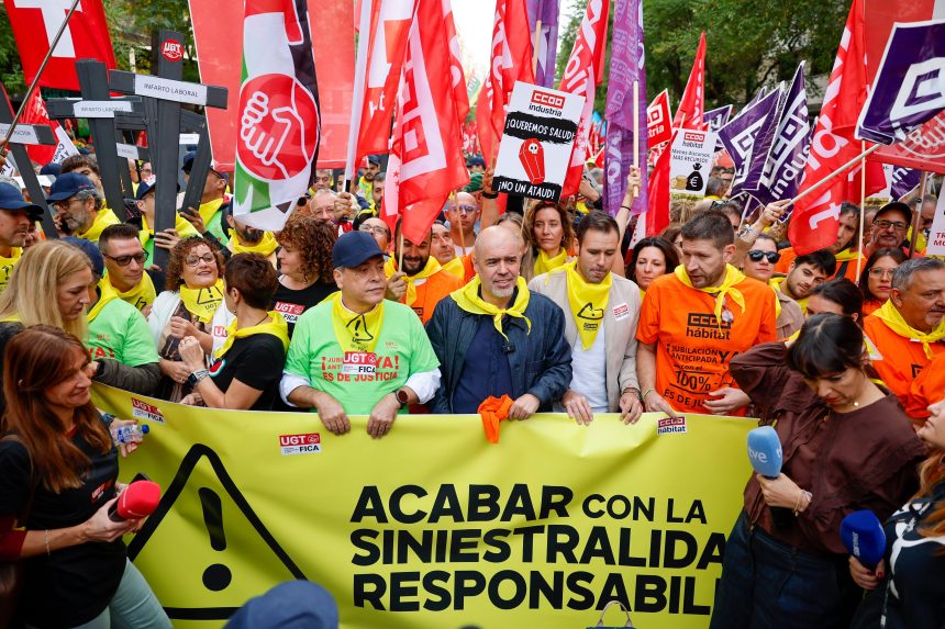 los-trabajadores-de-la-construccion-protestan-frente-a-la-ceoe-por-el-aumento-de-la-siniestralidad:-“¡falta-prevencion,-sobra-explotacion!”