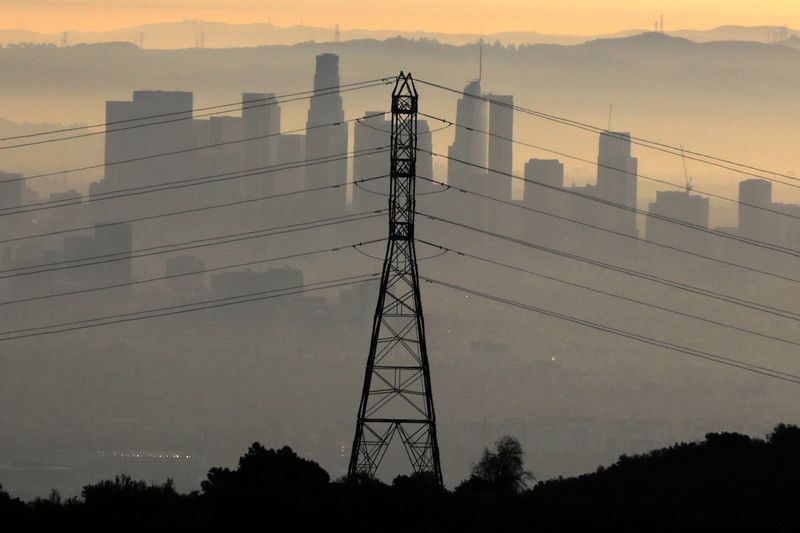 los-precios-de-la-energia-en-eeuu.-se-dispararan-tras-la-reduccion-de-subvenciones-por-parte-de-trump,-dice-un-senador