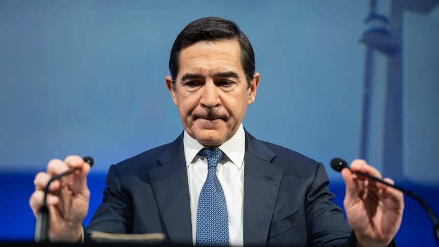 el-bbva-acepta-la-derrota-en-la-opa-sobre-el-sabadell-y-retoma-un-reparto-masivo-de-dinero-a-sus-accionistas