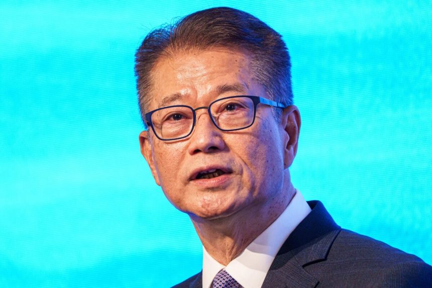 el-jefe-financiero-de-hong-kong-dice-que-alrededor-de-200-empresas-planean-opi
