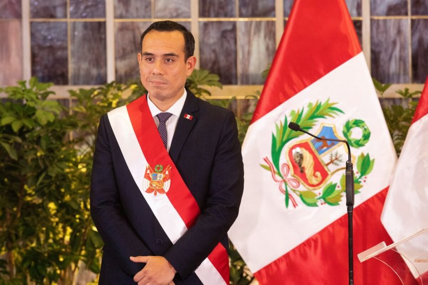 peru-hierve-tras-asesinato-policial;-el-nuevo-presidente-aguanta