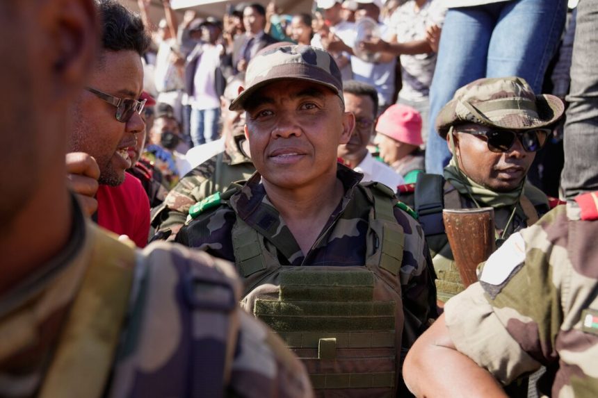 lider-militar-de-madagascar-juro-como-presidente-tras-su-toma-del-poder