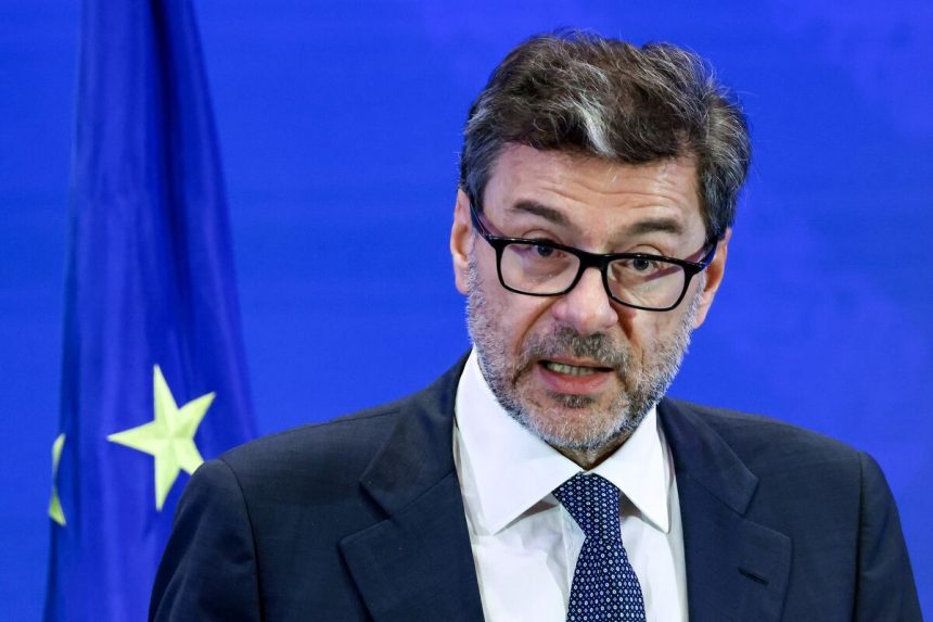 giorgetti-dice-que-los-bancos-italianos-pueden-ayudar-a-pagar-los-recortes-de-impuestos-de-meloni