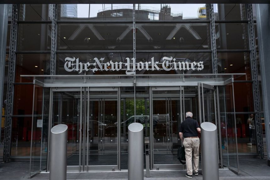 trump-vuelve-a-presentar-una-demanda-mas-corta-ante-el-nyt:-un-juez-califico-de-demasiado-larga