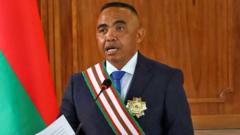 el-lider-militar-de-madagascar-agradece-a-los-manifestantes-de-la-generacion-z-mientras-toma-juramento
