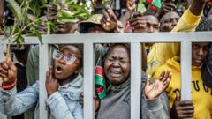 «somos-huerfanos»:-los-kenianos-se-despiden-del-ex-primer-ministro-odinga-en-su-corazon-politico