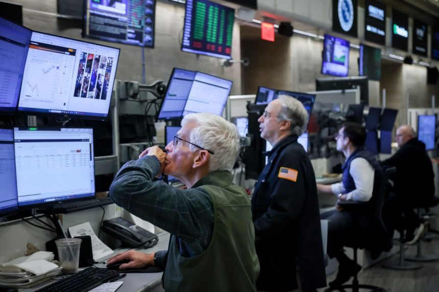 los-comerciantes-estan-‘asustados’-porque-el-riesgo-de-los-prestamos-bancarios-pone-al-mercado-de-valores-al-limite