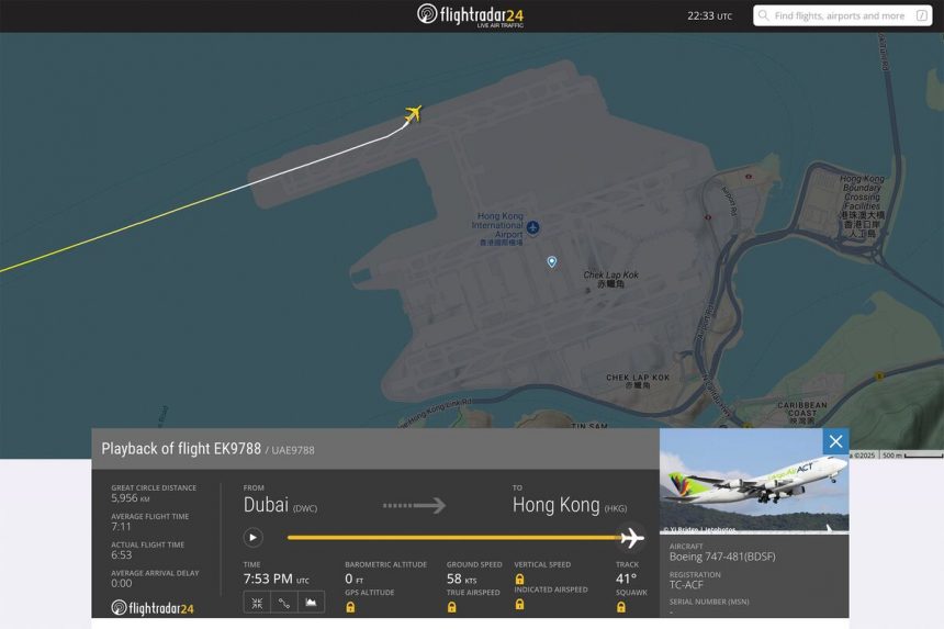 dos-muertos-al-caer-un-avion-de-carga-al-mar-en-el-aeropuerto-de-hong-kong