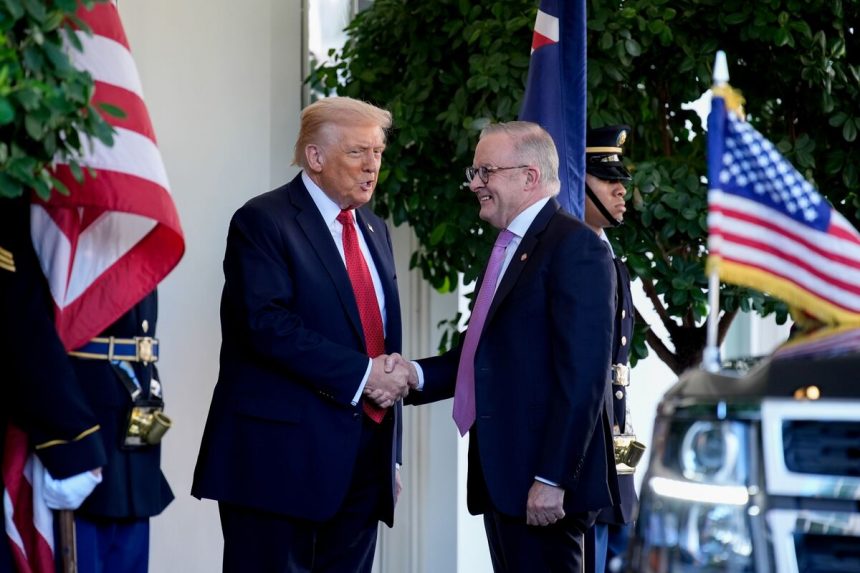 trump-dice-que-el-acuerdo-aukus-avanza-«rapidamente»-para-impulsar-el-pacto
