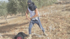 mujer-palestina-en-el-hospital-tras-ser-golpeada-por-un-colono-israeli-enmascarado