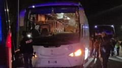 un-conductor-muere-tras-ser-atacado-con-piedras-el-autobus-de-unos-aficionados-al-baloncesto-italianos