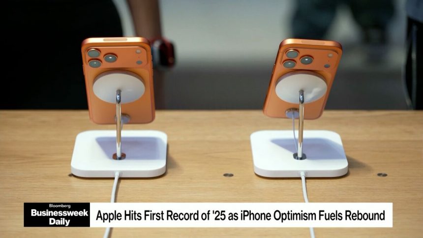 apple-alcanza-el-primer-record-de-2025-mientras-el-optimismo-del-iphone-impulsa-el-repunte