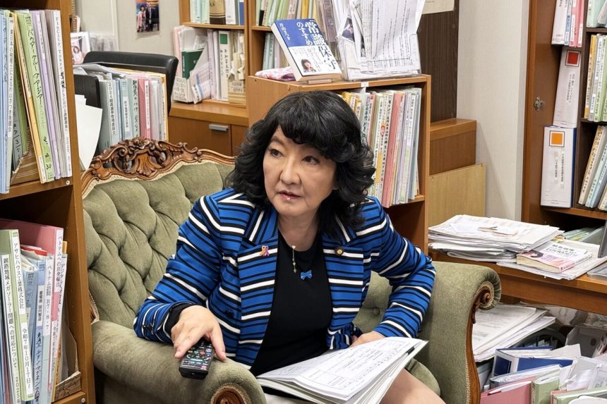 el-primer-ministro-japones-takaichi-elige-solo-a-otras-dos-mujeres-como-miembros-del-gabinete