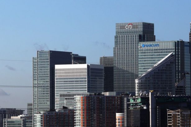 citi-y-barclays-se-encuentran-entre-los-bancos-que-lideran-el-acuerdo-de-deuda-de-12.000-millones-de-dolares-con-hologic